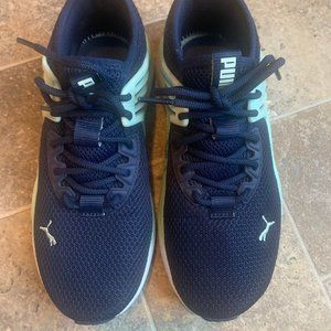 Puma Pacer Running Shoe (size 4 Y,  6.5 Womens)